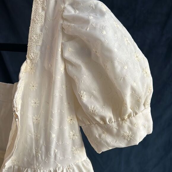 1970's Wedding Dress, Vintage White Eye-lit details, yellow ribbon, Size Medium - Picture 14 of 14